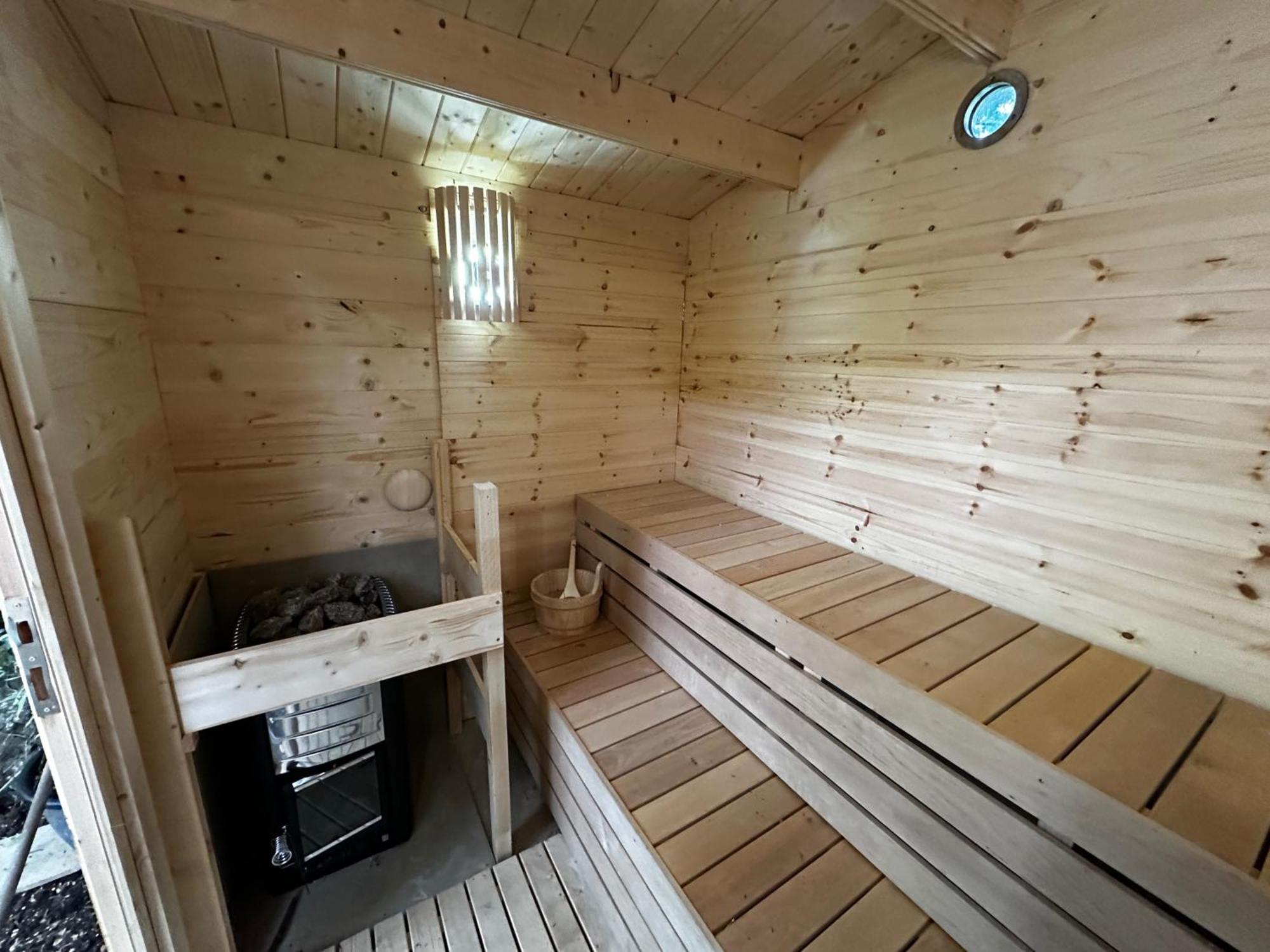 Retro Private Lodge With Hot Tub Nr Dartmoor 뉴턴애벗 외부 사진